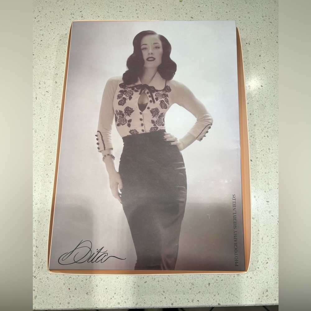 Wheels and Dollbaby Dita Cardigan Box - Picture 4 of 10